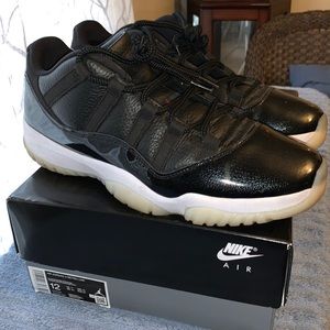 Black , red and white low top 11’s ordered from stock x. Have been worn